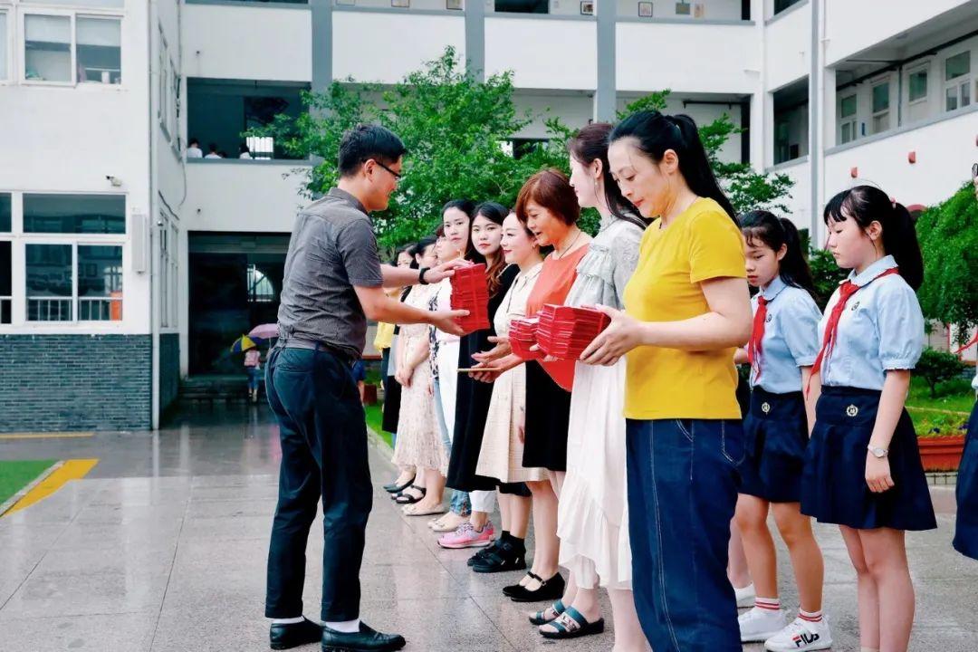 福利彩票中奖金额，梦想与现实的交织，梦想与现实的交织，福利彩票中奖的诱惑与现实