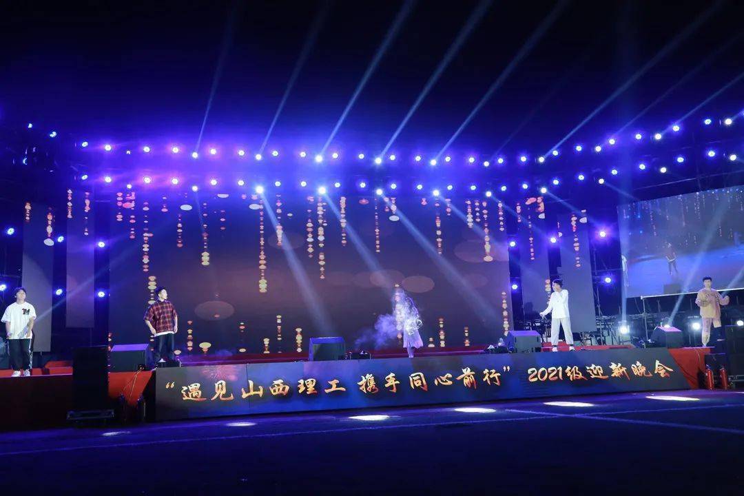 期待未来，梦想与希望的交响曲，梦想与希望的未来交响曲，期待与展望