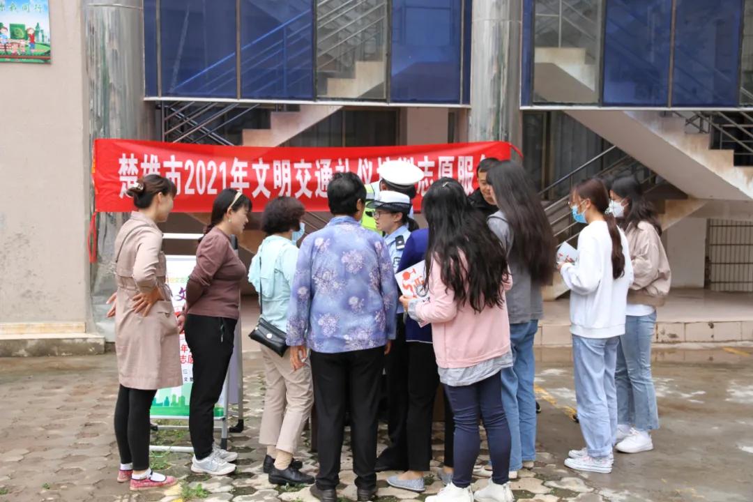 免费观看电影三大队，网络时代的观影新风尚，网络时代下的观影新风尚，免费观看电影三大队