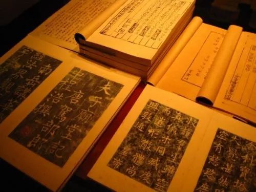 白小姐四肖必选期期中——揭秘包青天式智慧与现代彩民的脑筋急转弯，白小姐四肖必选期期中，包青天式智慧与现代彩民的脑筋急转弯