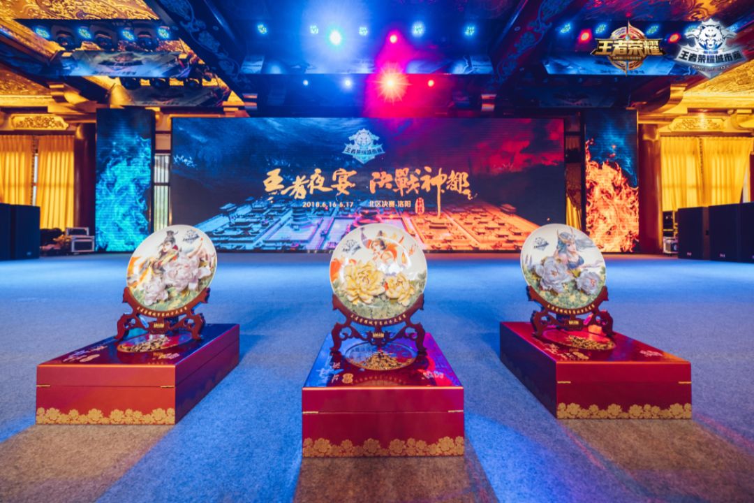 彩翎羽轿，传统工艺与文化传承的璀璨明珠，彩翎羽轿，传统工艺与文化传承的璀璨明珠