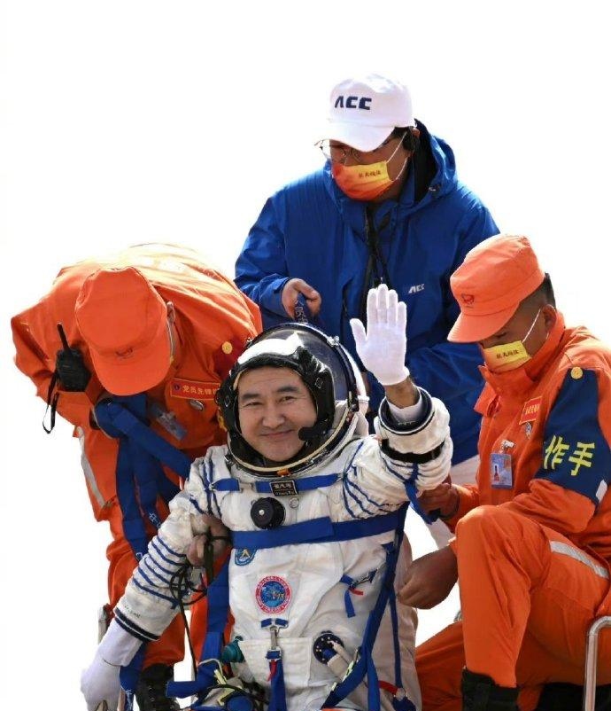 翱翔星辰，揭秘神舟十三号3名航天员的非凡之旅，翱翔星辰，神舟十三号3名航天员的非凡太空之旅