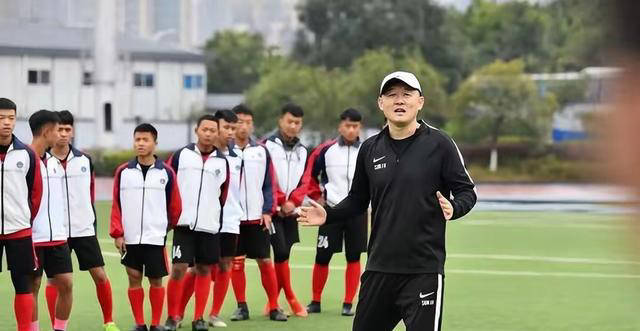 探秘中国足球为何难以崛起，从文化、体制到青训的深度剖析，中国足球崛起之困，文化、体制与青训的深度剖析