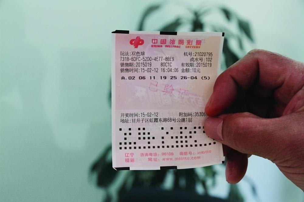 中彩票领奖时，自愿还是强制捐款？一场关于道德与法律的探讨，中奖后的道德与法律，自愿捐款还是强制捐款？