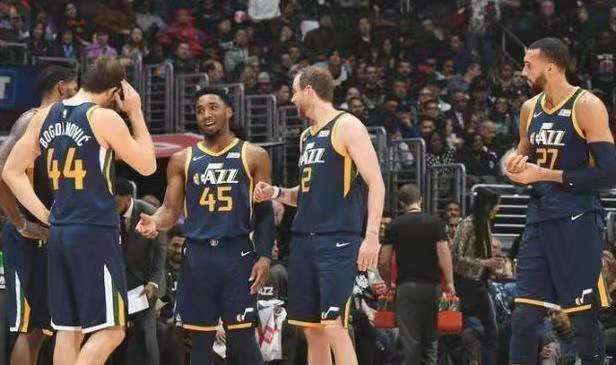明天NBA赛事深度分析推荐，勇士VS湖人，谁能问鼎西部霸主？勇士VS湖人，谁能问鼎西部霸主？明天NBA赛事深度分析推荐